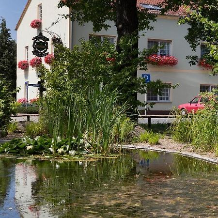 Hotel & Gasthaus Zum Eichenkranz Лукенвалде Екстериор снимка