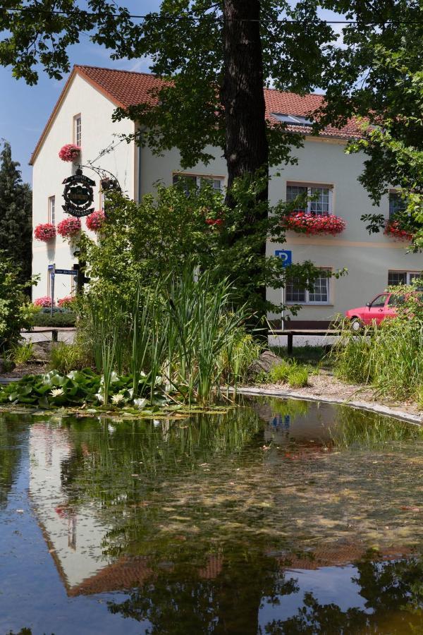Hotel & Gasthaus Zum Eichenkranz Лукенвалде Екстериор снимка