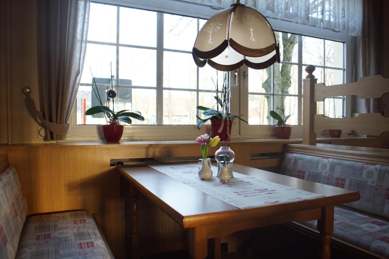 Hotel & Gasthaus Zum Eichenkranz Лукенвалде Екстериор снимка