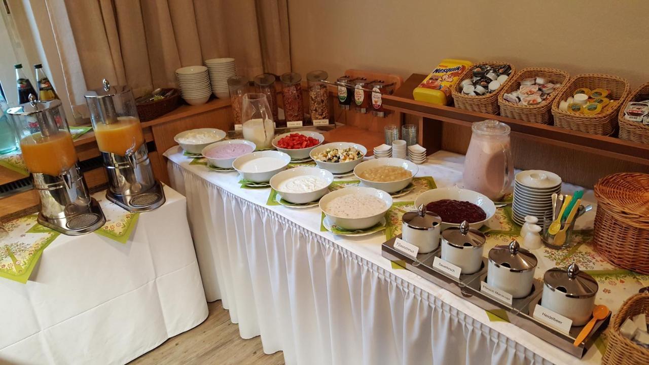 Hotel & Gasthaus Zum Eichenkranz Лукенвалде Екстериор снимка
